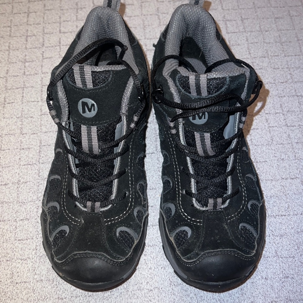 Merrell’s MOAB 2 Mid’s. Boys size 3.5. Black color.
